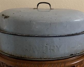 SAVORY Enamel Roaster