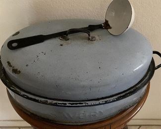 SAVORY Enamel Roaster, Enamel Ladle