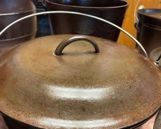 Vintage # 10 Cast Iron Dutch Oven