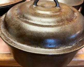 Vintage Popcorn Top Cast Iron Dutch Oven