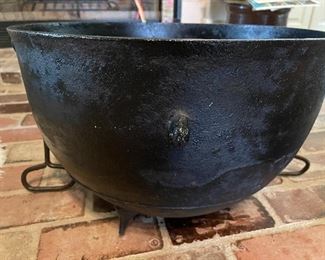 Vintage Gate Marked!!!!Cast Iron Cracklin Pot with 2 Original Handles 
Mint Condition!!!