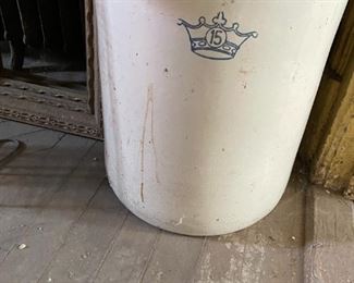 . . . a closer look at the 15-gallon Crown crock