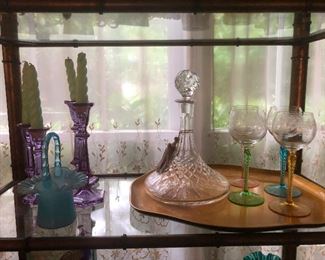 ooooh, cool crystal decanter to catch genies with!