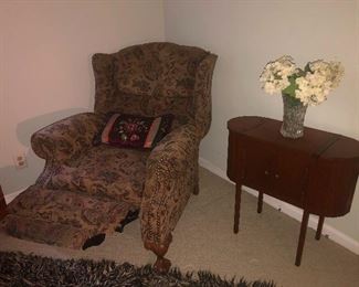 let's recline comfortably next to the Billie Holiday table