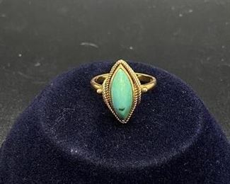 18k Yellow Gold Pale Green Turquoise Vintage Ring