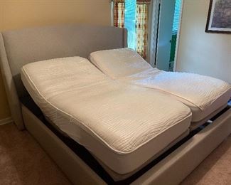 Sleep number c-4 split king adjustable bed with total protection mattress pad with dual remotes

Heavily discounted 