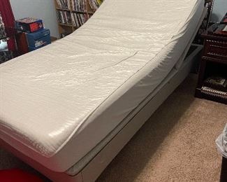 Sleep number twin Xl c-4 adjustable bed with total protection mattress pad & remote

Heavily discounted on Saturday 