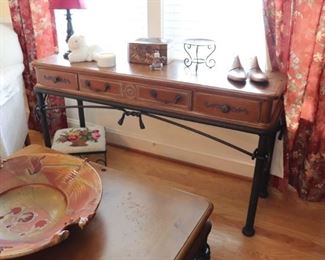 National Mt Airy Sofa  Table 