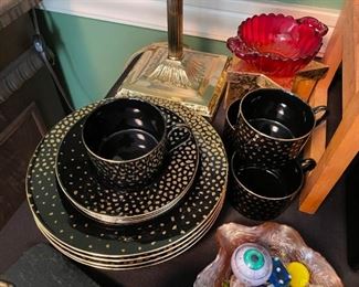 Black & Gold Dinnerware / Dishes