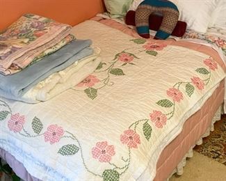 Bed Linens, Quilt (Photo 1 of 2)