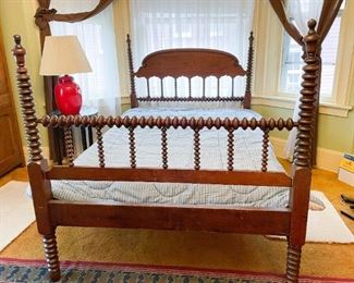 Beautiful Handmade Spindle Bed (Photo 1 of 2)