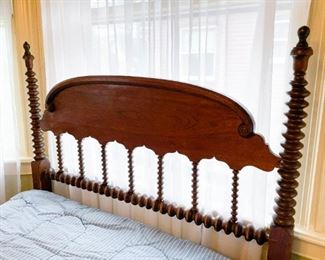 Beautiful Handmade Spindle Bed (Photo 2 of 2)