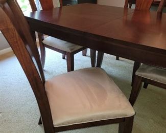 $225.00, Universal Furniture Table with 4 chairs and a leaf, excellent condition, 5' x 42" without leaf