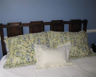 $200.00, Queen bed, Organic Cotton Mattress excellent condition
