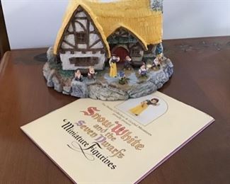 Disney Snow White & 7 Dwarves Complete Set with boxes for the Miniatures 