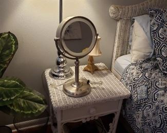 Oversized lighted 2 sided magnifier mirror
