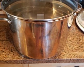 Wolfgang puck
10 quart stock pot