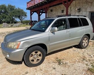 2003 Toyota Highlander V6 engine
Odometer reads 275,000 miles but, has a newer engine with only 75,000 miles on it.
Runs. Used as everyday vehicle. No title
Accepting best offer over minimum.