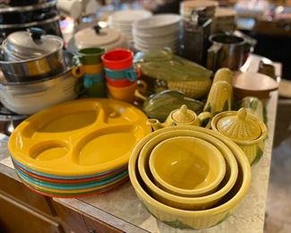 Shawnee corn collection , plastic picnic ware