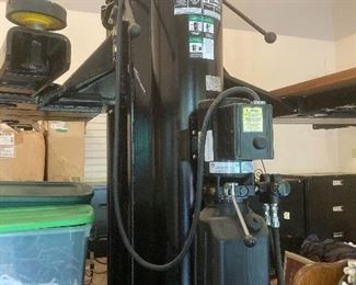 Chassis liner co. Twin field 2 car lift. Model 9000tl. Serial 267. Total weight 9000 pounds. 
Fantastic Car Lift by Chassis Liner Corp