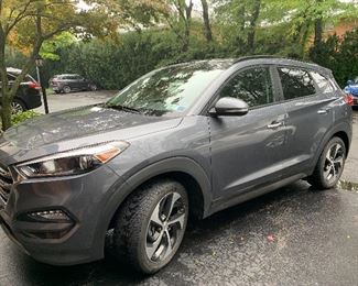 2016 Hyundai Tucson Limited Edition, Original owner, 59,000 K, excellent condition! (Moving out of Country). 