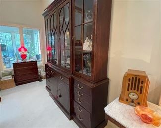 HENREDON 18th Century Portfolio Mahogany Breakfront / Hutch