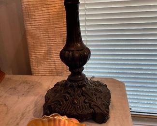 Signed HOOSIN CHICAGO LTD Leaded Slag Glass Table Lamp