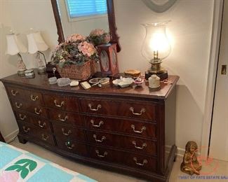 DREXEL HERITAGE 6 Piece Mahogany Bedroom Set