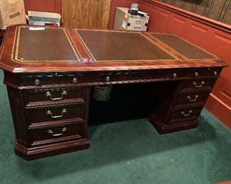  SLIGH EXECUTIVE DESK 72" WITH LEATHER TOP                                      RETAIL WAS $7500. OUR PRICE IS A FRACTION!