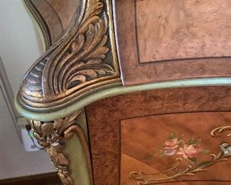 MARBLE TOP PAINTED COMMODE                                           MIRROR SOLD SEPERATELY