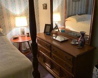 Bedroom 2
Dresser with mirror 
