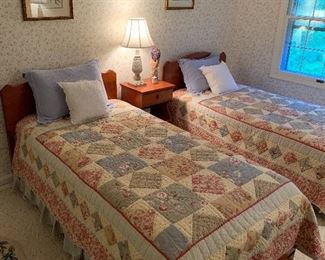 Bedroom 4
Ethan Allen Maple twin beds & pair of nightstands(one is in another bedroom)