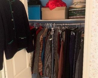 Bedroom 5
Women’s petite blazers & bottoms
Hats