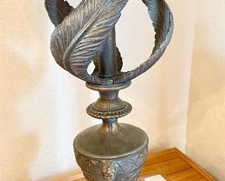 Additional photo of lamp details.