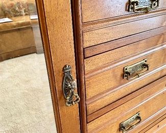 Wardrobe hardware
