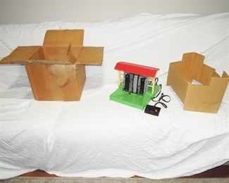 $200 obo -Lionel postwar lumber loader #164 in very good + condition in box with inserts, was serviced with new controller wire, operated correctly when put in storage. no logs or instruction sheet. See next photo for box label.