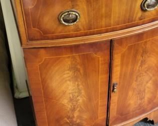 Versatile vintage bar with storage