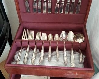 Holmes and Edwards 'Danish Princess' silverplate (stamped 'deep silver') flatware set. Complete service for 10 plus serving pieces.
