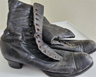 Antique leather ladies shoes