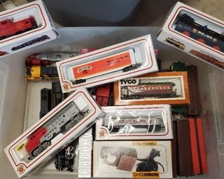 Tyco HO scale train cars and engines (most with boxes)