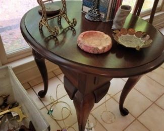 Queen Anne Oval Table and Accessories