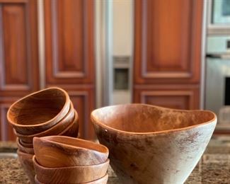Wood salad bowl and 8 bowls.