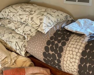 New Egyptian cotton sheet sets in Twin & King. Brands include Vera Wang, Marimekko, Sferra, West Elm. Photo 2 of 2.