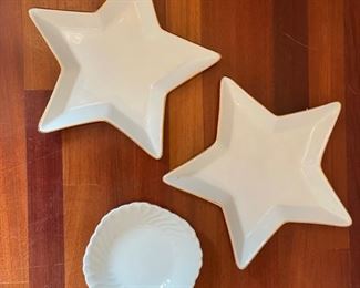 15 Cordon Blue star dinner plates & 12 Johnson & Bros bowls. Photo 1 of 3.