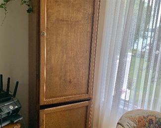 Hide away desk cabinet