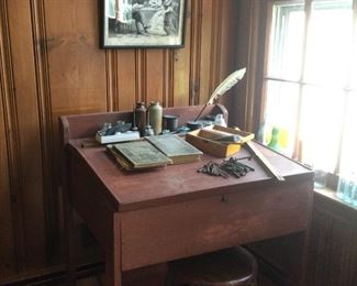 novel desk