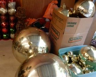 Large Outdoor Christmas Decorations