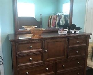 King 4-post solid wood bedroom set - dresser w/8 drawers and center cabinet storage and large mirror