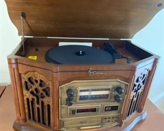 Emerson  Antique-Looking Stereo with Turntable, AM/FM Radio, and CD Player