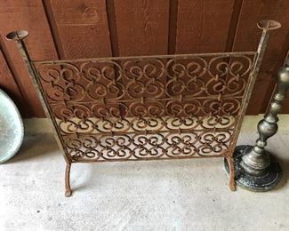 Metal candle holder screen